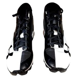 Boys Under Armour Size 4Y Football Cleats Preowned